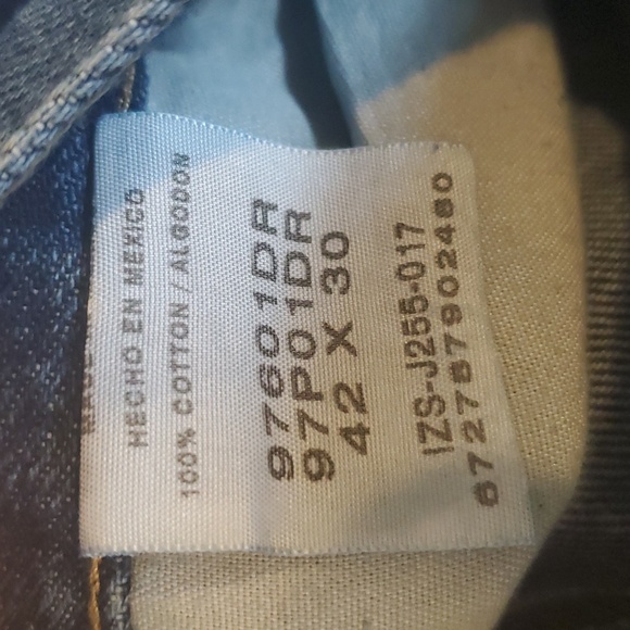 Men's new with tags wrangler jeans 42x30 - Picture 2 of 3